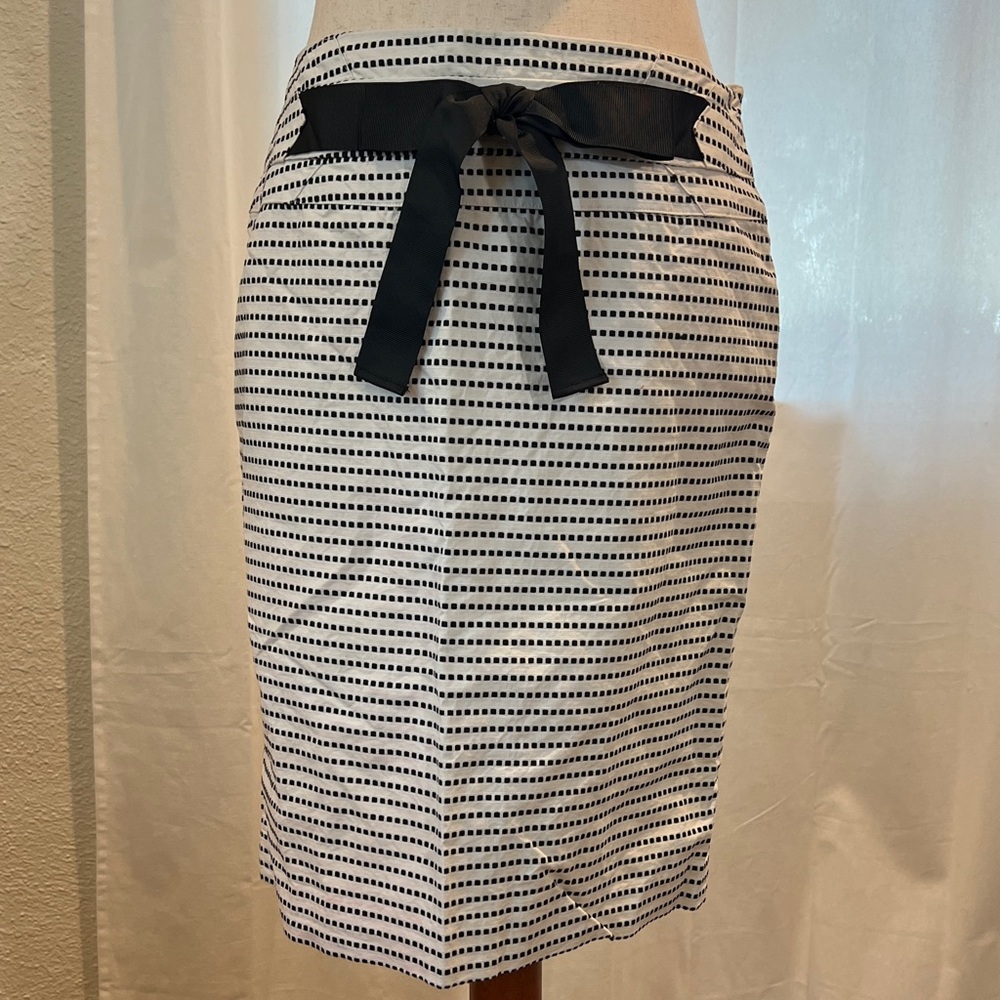 Class Black & White Textured Pencil Skirt with Attached Black Waist Sash